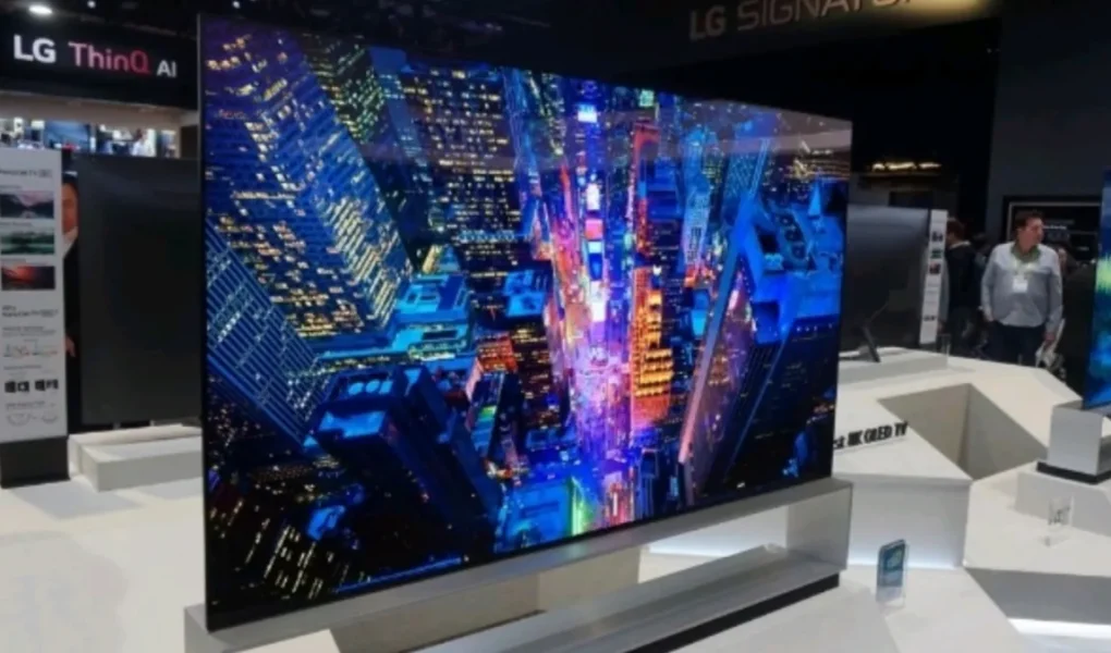 Matilah TV Layar Datar? Demam Kacamata 'Holographic Display' Agustus 2026 Ini Bikin Ruang Tamu Tanpa Perabot Layar