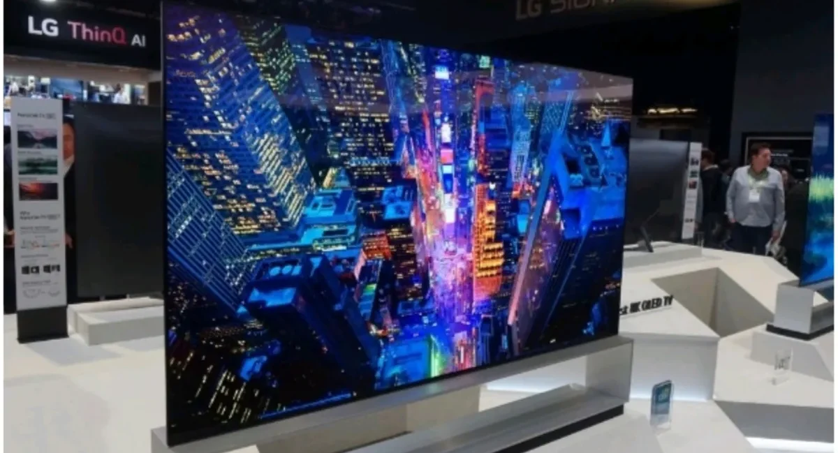Matilah TV Layar Datar? Demam Kacamata 'Holographic Display' Agustus 2026 Ini Bikin Ruang Tamu Tanpa Perabot Layar